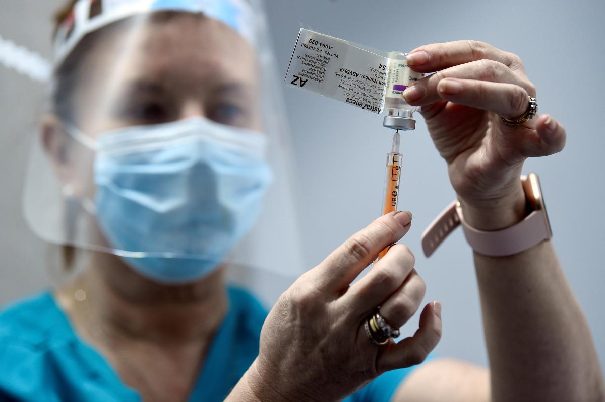 Séc: Khuyến cáo tiêm mũi vacxin thứ ba ngừa covid