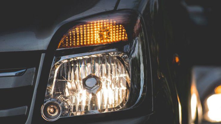Ukraine: Từ 1/10 các lái xe cần bật đèn pha